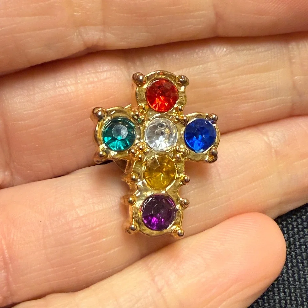 Vintage Gold Tone‎ Multicolor Rhinestone Cross Lapel Pin Religious Faith Jewelry